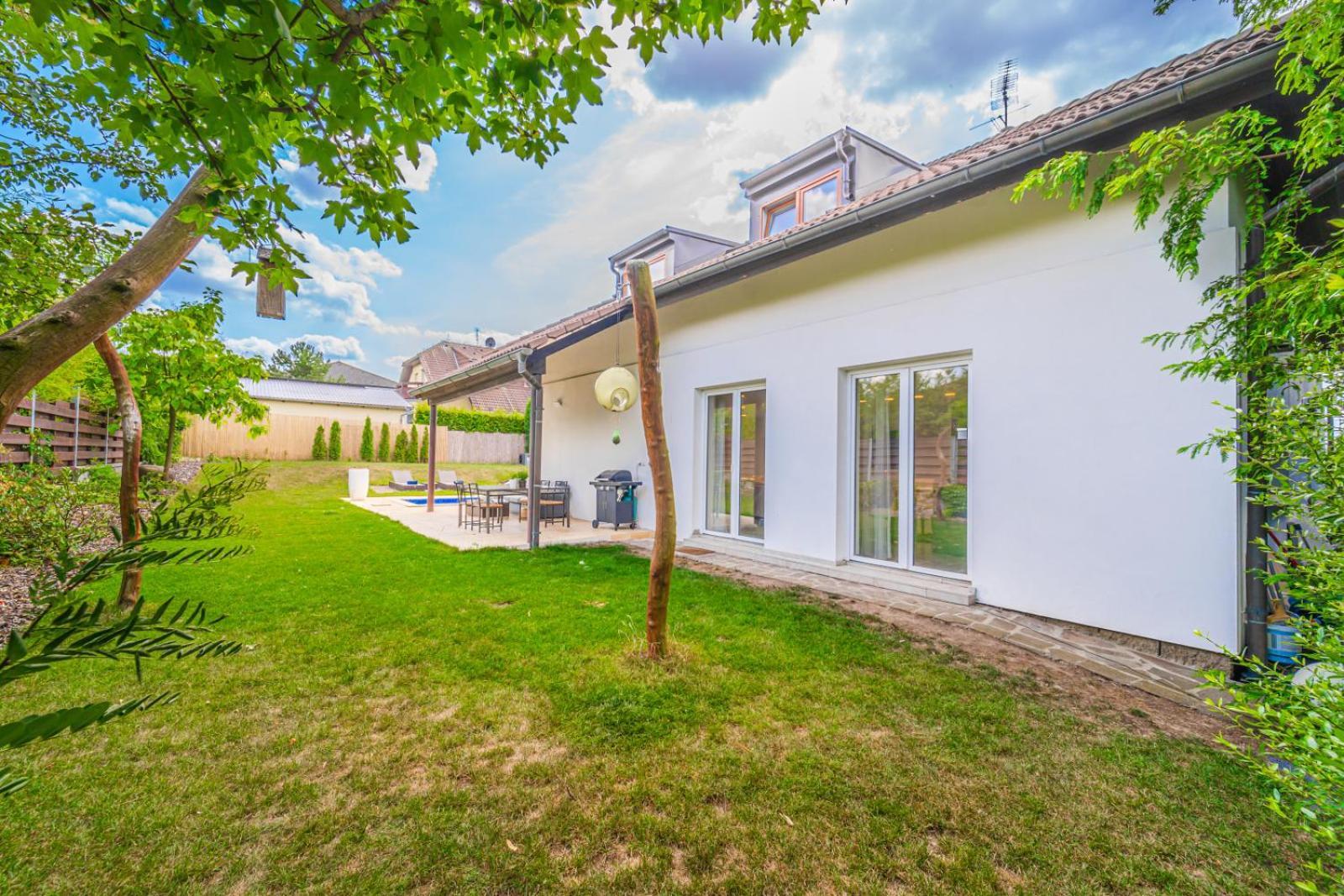 Vila Sara S Bazenem A Infrasaunou Na Kraji Prahy Zbuzany エクステリア 写真